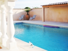 Der groe Pool unseres Ferienhauses in der Provence